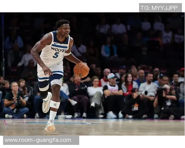 张佳玮盛赞爱德华兹:33分表现展现纯粹爆发力与全面实力 张佳玮盛赞爱德华兹:33分表现展现纯粹爆发力与全面实力