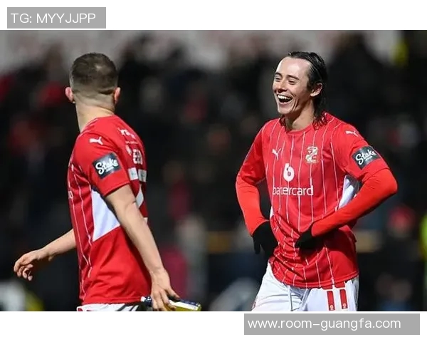 帕尔默家中意外受伤左脚小脚趾撞门引发关注