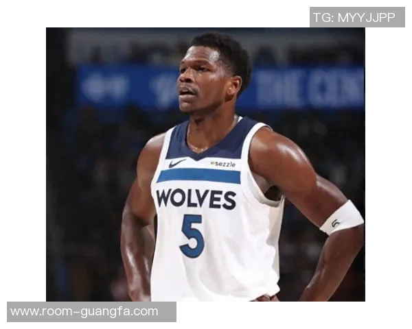 爱德华兹首节状态低迷5投0中仅得5分4篮板3助攻表现令人失望